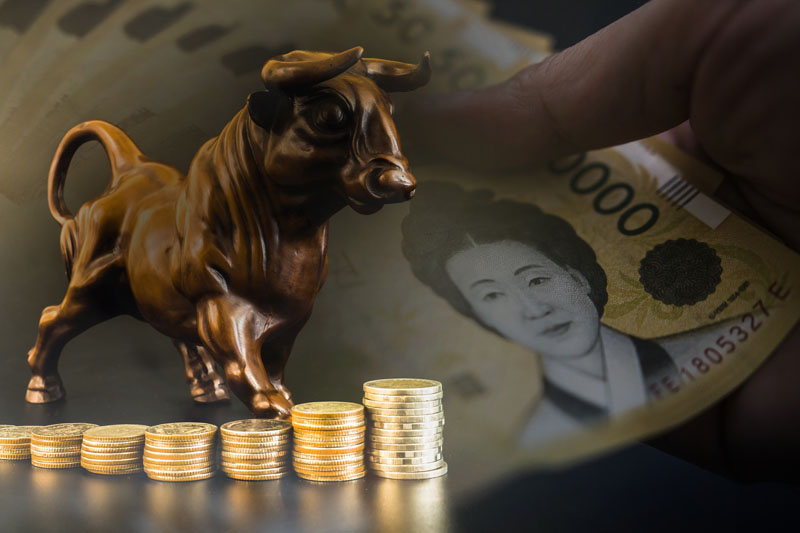 Chinese Investors Pile Into Gold As Economic Worries Surge