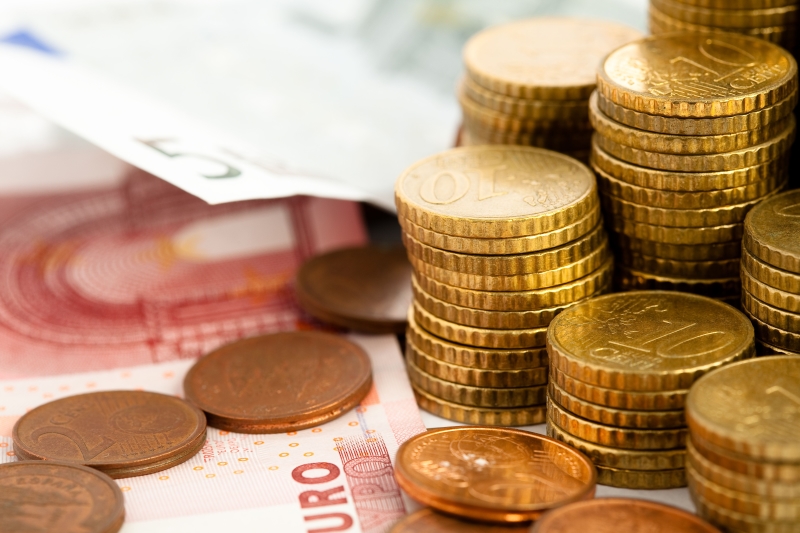 Gold Moving Back Over $3,300 Per Ounce